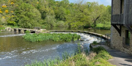 LA 2CV ATTITUDE Moulin de la roche