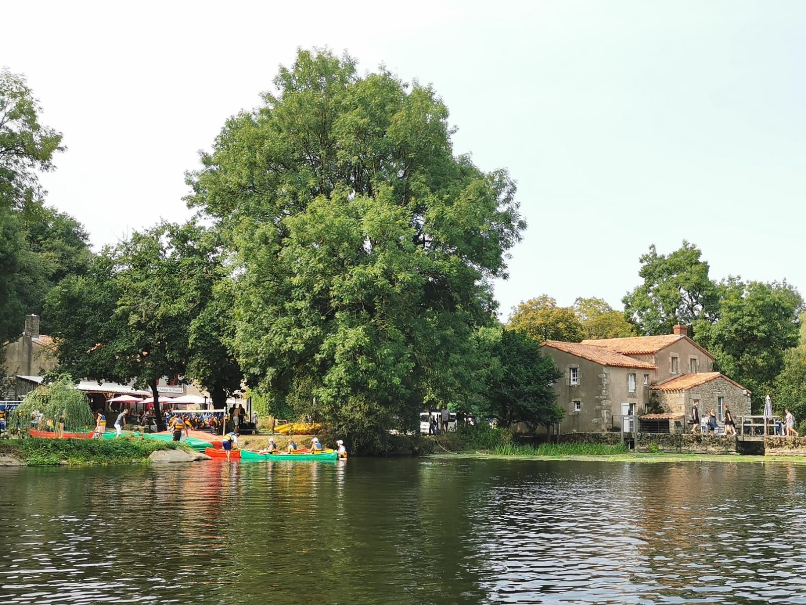 LA 2CV ATTITUDE la sèvre à Poupet